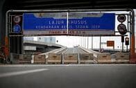 インドネシア政府、突然の陸海空の交通停止措置　帰国を予定していた邦人にも混乱
