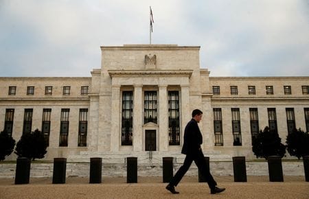 ７月１０日、  米連邦準備理事会（ＦＲＢ）の当局者らは、追加利上げの必要性を指摘する一方、現在の金融引き締めサイクルは終わりが近づいているとの認識を相次ぎ示した。ワシントンのFRB本部で２０１５年１２月撮影（２０２３年　ロイター/Kevin Lamarque）