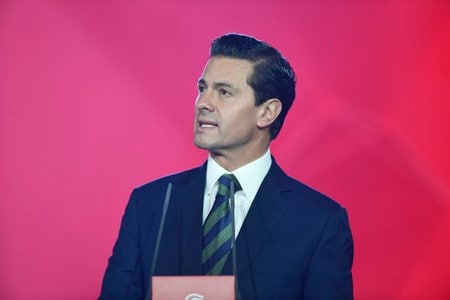 　４月２４日、メキシコ議会上院は、環太平洋連携協定（ＴＰＰ）に修正を加えて米国を除く１１カ国が３月に署名した「包括的および先進的環太平洋連携協定（ＣＰＴＰＰ）」を批准した。写真はドイツのハノーバーで開催のハノーバーメッセの開会式で演説するペニャニエトメキシコ大統領（２０１８年　ロイター／FABIAN BIMMER）