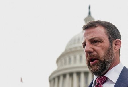トランプ米統領は５日、ノーム国土安全保障長官を交代させると発表した。後任にはマークウェイン・マリン上院議員（共和、オクラホマ州選出、写真）が３月３１日付で就任する。2026年3月5日撮影（２０２６年　ロイター/Nathan Howard）