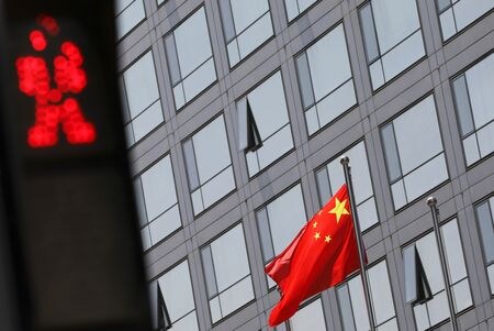 ４月２日、中国証券監督管理委員会（証監会）は、海外上場に関する機密保持規則の改正を提案した。北京の証監会で２０２１年７月撮影（２０２２年　ロイター/Tingshu Wang）