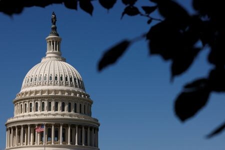 　９月５日、米上院民主党の指導部は、２０２４会計年度（１０月開始）本予算の交渉が期限までにまとまらずに政府機関の一部が閉鎖する事態を回避するため、バイデン政権が要請したつなぎ予算について超党派の取り組みを本格化させた。写真は米連邦議会議事堂。ワシントンで８月撮影（２０２３年　ロイター／Kevin Wurm）