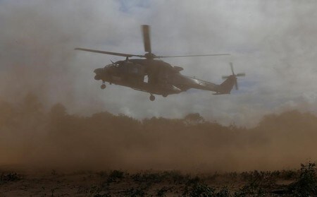 　７月６日、ニュージーランド（ＮＺ）政府はに公表した防衛に関する報告書で、南太平洋地域における中国の影響力拡大が地域の安定を脅かす可能性があると警告した。写真は米豪と訓練するニュージーランド軍のＭＲＨ-９０ヘリコプター。昨年７月にオーストラリア北東部で撮影（２０１８年　ロイター／Jason Reed）