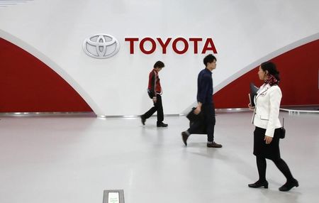 　１０月１４日、トヨタ自動車は２０２０年までにハイブリッド車で年１５０万台の販売を目指すと発表した。都内で昨年３月撮影（２０１５年　ロイター/Toru Hanai）