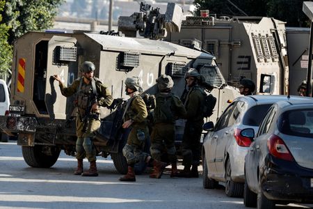 イスラエル軍は３日、イスラエル占領下にあるヨルダン川西岸のアカバ地域で車両を攻撃し、イスラム組織ハマスのメンバー３人を殺害したと発表した。同日撮影（２０２４年　ロイター/Raneen Sawafta）