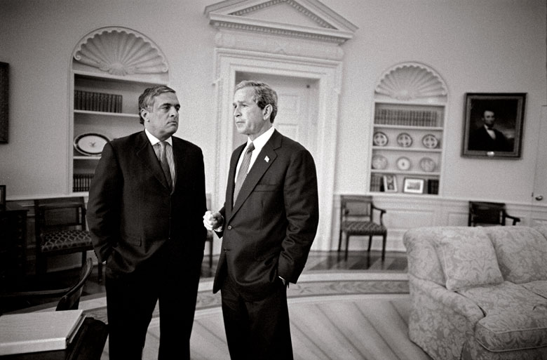 テネット元CIA長官（左）は人柄も行動も優れたリーダーだった　CHARLES OMMANNEY/GETTY IMAGES