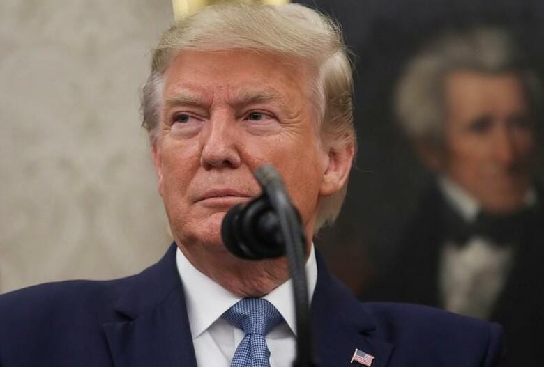 米ホワイトハウスは、トランプ大統領が野党・民主党主導の弾劾調査への協力を拒否すると表明した。写真はワシントンのホワイトハウスで１０月８日撮影。（２０１９年　ロイター/Leah Millis）