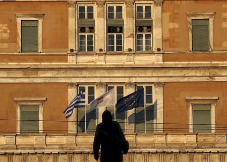 　６月２５日、ギリシャ政府と債権団の協議が２４日深夜に行われたが、合意には至らず終了した。交渉は２５日朝再開する。アテネで２４日撮影(２０１５年　ロイター/YANNIS BEHRAKIS)