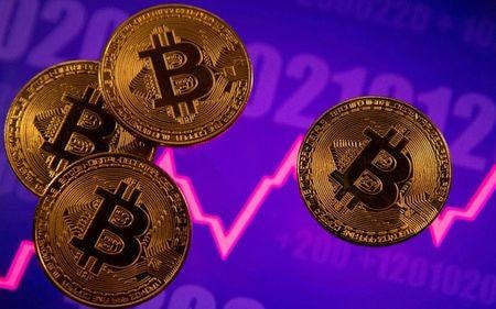中米エルサルバドルの議会が暗号資産（仮想通貨）のビットコインを法定通貨として採用する案を承認したことに対し、国民の４分の３以上が懐疑的な反応を示している。３月撮影（２０２１年　ロイター／Dado Ruvic）