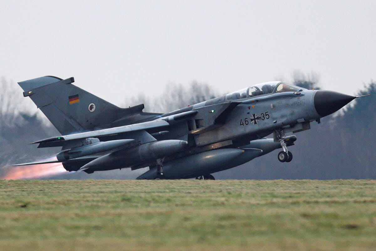 元ドイツ空軍パイロットは中国で何をしているのか？ 大スキャンダルの