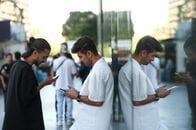 イランでネット接続再開、88日ぶり　国民から喜びの声