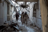 イラン戦争の陰で悪化する「もう1つの戦争」とは？