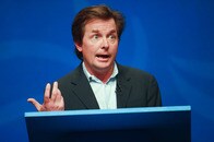 【画像】【動画】英アカデミー賞にサプライズ登場したマイケル・J・フォックス...会場の反応、ベッカムとの2ショット