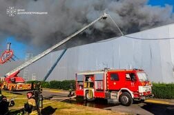 ウクライナ中部の商業施設にロシア無人機攻撃、6人死亡・約90人負傷