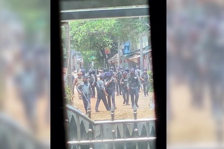 9日、ミャンマーのバゴー市で、デモに参加していた市民を国軍が包囲し、銃火器などを発砲。その結果これまでに少なくとも80人以上が死亡し、200人以上が行方不明となる惨事が起きた。写真は市民を取り締まる国軍。REUTERS