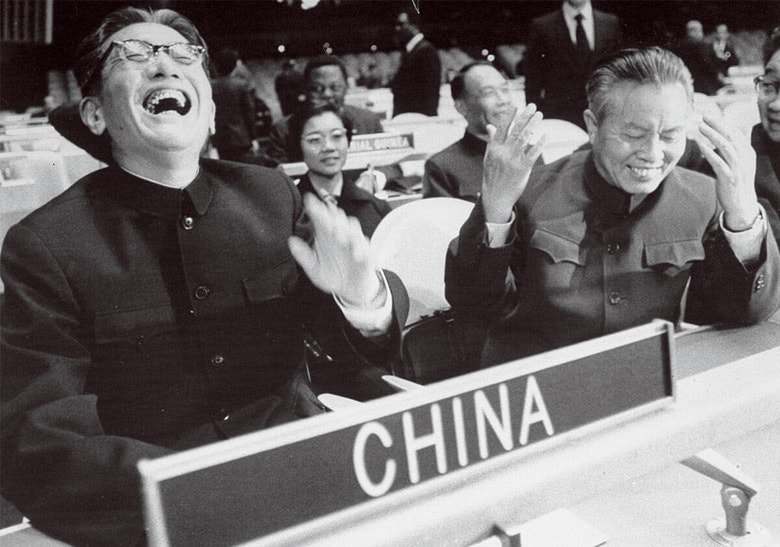 1971年11月、初めて国連総会で着席した中国代表団　MEL FINKELSTEINｰNY DAILY NEWS ARCHIVE/GETTY IMAGES