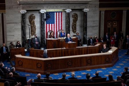 　バイデン米大統領は２月７日に上下両院合同会議で一般教書演説を行う。今回の一般教書の意味合いや予想される内容をまとめた。写真は昨年３月に行われた一般教書演説の様子。ワシントンで代表撮影（２０２３年　ロイター）