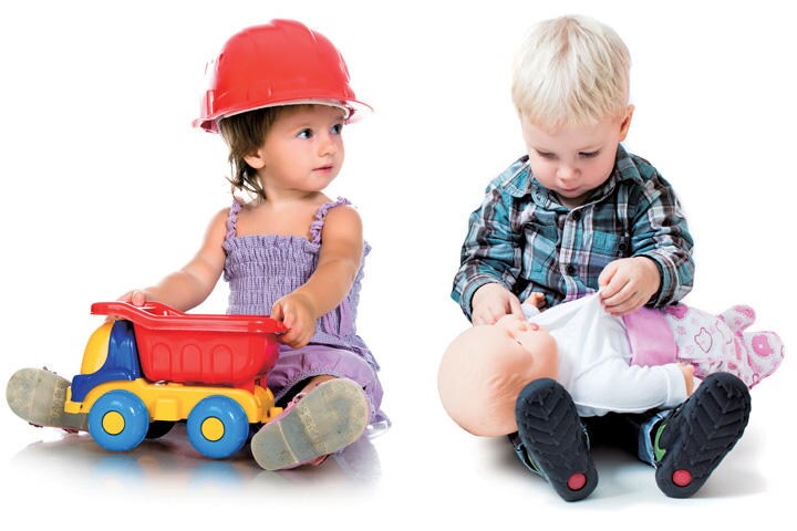 お人形遊びが好きな男の子、車に夢中な女の子――典型的な男女の規範とは逆の方向に後押ししてあげるのもいい　FROM LEFT: TATYANA VYC-SHUTTERSTOCK, OKSANA SHUFRYCH-SHUTTERSTOCK
