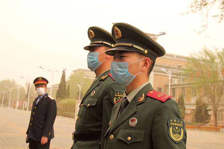 内モンゴルを占領する中国の治安当局　VCG/GETTY IMAGES