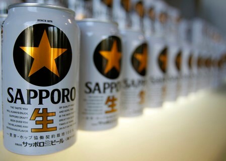 　１１月２日、サッポロホールディングスが発表した２０１８年１─９月期連結決算（国際会計基準）は、売上高にあたる売上収益が前年比２．５％減の３８１０億円、営業利益が同２９．８％減の６８億円と減収・減益となった。写真は都内で２０１１年２月撮影（２０１８年　ロイター／Yuriko Nakao）