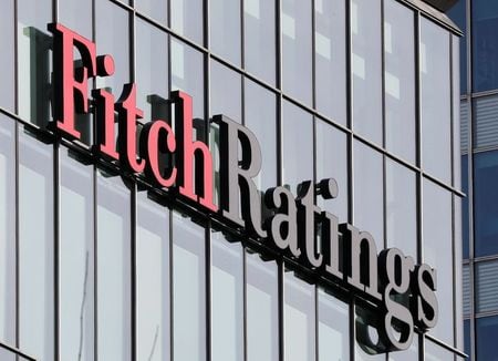 格付け会社フィッチ・レーティングスは１３日、イスラエルの格付けについて、パレスチナとの軍事衝突でマイナスの影響が及ぶ恐れがあると警告した。写真はフィッチのロゴ。２０１６年３月撮影（２０２１年　ロイター/Reinhard Krause）