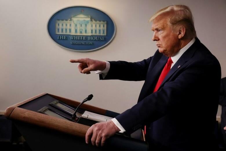 トランプ米大統領は１８日、新型コロナウイルス対策で防衛生産法（ＤＰＡ）を発令すると発表した（２０２０年　ロイター/JONATHAN ERNST）