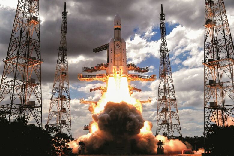 インドは軍事利用を視野に入れて宇宙開発に莫大な投資をしている（写真は無人月面探査機チャンドラヤーン3号の打ち上げ、2023年7月）　ISRO-ZUMA-REUTERS