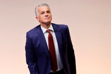 　スイス金融大手ＵＢＳのセルジオ・エルモッティ最高経営責任者（ＣＥＯ）は１７日、クレディ・スイス買収によって誕生した「新生ＵＢＳ」はスイスの富創出に貢献するとし、国内の懸念払しょくに努めた。３月撮影（２０２３年　ロイター／Stefan Wermuth）