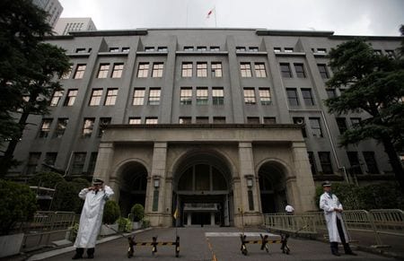 　６月２９日、各省庁が９月末までに財務省に要求する２０２１年度予算の概算要求基準について、政府が上限を柔軟化する方向であることが明らかになった。写真は財務省。２０１１年８月、東京で撮影（２０２０年　ロイター/Yuriko Nakao）