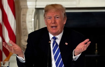 　２月１２日、トランプ米大統領（写真）は１３日にも超党派グループとの会合を開き、通商問題に関し協議する。写真はワシントンで撮影（２０１８年　ロイター／Kevin Lamarque）