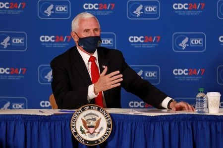 ペンス米副大統領は１８日、公開の場で新型コロナウイルスワクチン接種を受ける。ペンス氏はこれまで政権の新型コロナ対策作業部会を率いてきたこともあり、ワクチンに対する国民の信頼向上を目指す。アトランタで４日撮影（２０２０年　ロイター/LYNSEY WEATHERSPOON）