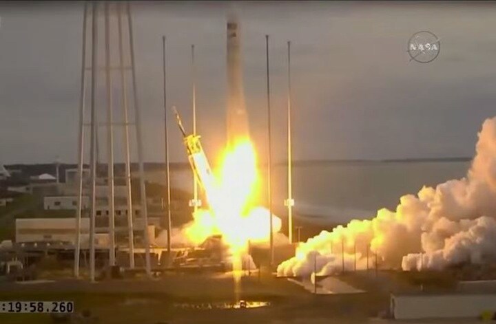 人工衛星「アスガルディア1」の打ち上げ  YouTube