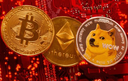 １３日の取引でビットコインなど暗号資産（仮想通貨）が上昇した。資料写真、２０２１年６月撮影（２０２３年　ロイター／Dado Ruvic）