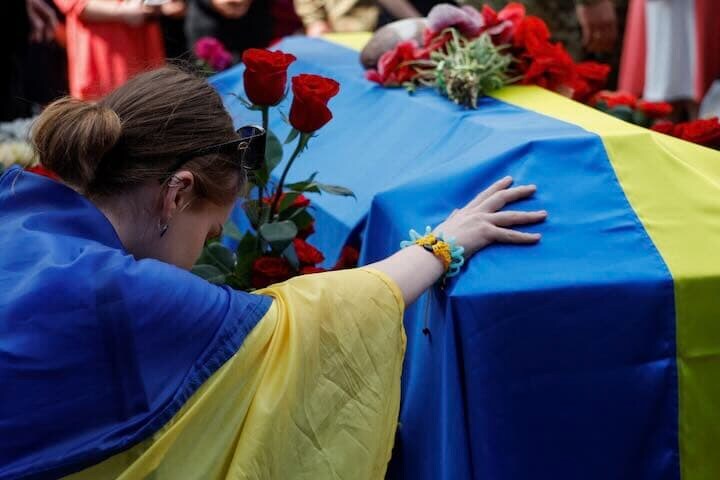 キーウにてウクライナ兵の葬儀（6月18日）　Valentyn Ogirenko-REUTERS