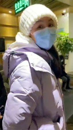 中国共産党の幹部だった張高麗元副首相との不倫関係を告白し、行方が分からなくなっていた女子テニスの彭帥選手（写真）が２１日、北京で開かれたジュニア大会に来賓として出席した。写真は人民日報系「環球時報」の胡錫進編集長が２０日にツイッターに投稿した動画。（２０２１年　ロイター）