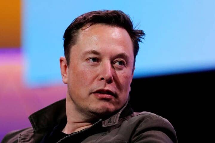 米電気自動車（EV）メーカー、テスラのイーロン・マスク最高経営責任者（CEO、写真）は24日遅くにツイッターへの投稿で、グーグルの共同創業者セルゲイ・ブリン氏の妻ニコール・シャナハンさんと不倫関係にあったとの報道を否定した。写真はカリフォルニア州 ロサンゼルスで2019年6月撮影（2022年　ロイター／Mike Blake）