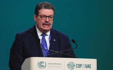 　１月２２日、主要な天然ガス産出・輸出国で構成する「ガス輸出国フォーラム（ＧＥＣＦ）」のハメル事務局長（写真）は、トリニダードトバゴで開催された会合で、世界の液化天然ガス（ＬＮＧ）市場は２０２６年まで需給が逼迫（ひっぱく）する状態が続くとの見通しを示した。写真はアラブ首長国連邦（ＵＡＥ）のドバイで昨年１２月撮影（２０２４　ロイター／Thomas Mukoya）