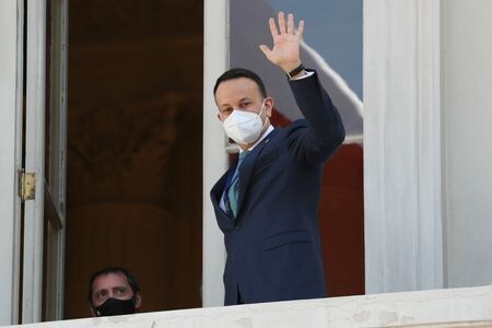 １２月１７日、アイルランドでレオ・バラッカー副首相（写真）が首相に就任した。２０２０年の連立合意に基づくもので、マーティン首相は副首相に就く。チリ・サンチアゴで３月撮影（２０２２年　ロイター/Ivan Alvarado）