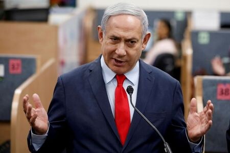　３月３０日、イスラエルのネタニヤフ首相は、側近の新型コロナウイルス感染が確認されたことから検査を受けたが、陰性だった。１日撮影（２０２０年　ロイター/Amir Cohen）