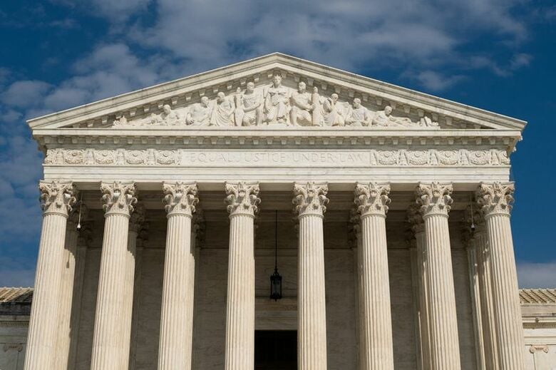 米ワシントンにある最高裁判所。9月1日撮影。 REUTERS/Aaron Schwartz
