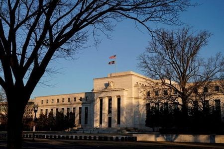 米クリーブランド地区連銀のメスター総裁は１６日、連邦準備理事会（ＦＲＢ）が今週公表した最新の金利・経済見通しで示された水準よりも高い水準まで金利を引き上げる必要が出てくる可能性があるとの考えを示した。 １月撮影（２０２２年　ロイター/Joshua Roberts）
