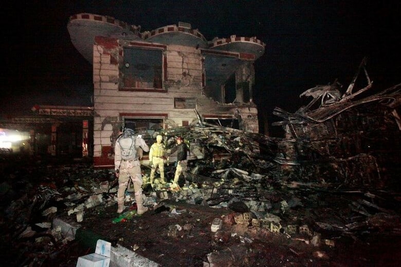 １１月２４日、イラクの首都バグダッドの南方約１００キロにあるヒッラーで、爆発物を積んだトラックによる自爆攻撃があり、約１００人が死亡した。過激派組織「イスラム国」（ＩＳ）が犯行声明を出した。写真はヒッラーで撮影（２０１６年　ロイター/Alaa Al-Marjani）