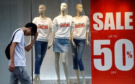 　５月２５日、総務省が発表した５月の東京都区部消費者物価指数（生鮮食品を除く、コアＣＰＩ）は１００．５となり、前年同月比０．５％上昇した。都内で昨年８月撮影（２０１８年　ロイター/Kim Kyung-Hoon）