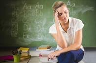 優秀な若者を教職に引き寄せてきた日本で、とうとう始まった「教員離れ」
