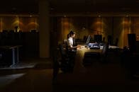 働かせ過ぎる日本の会社に、２つの提案がある