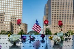 9.11追悼式典でマムダニ市長とジュリアーニ元市長が握手を交わした意味