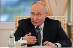 プーチン氏、ウクライナ紛争で強硬姿勢崩さず　トランプ氏案で和平可能とも