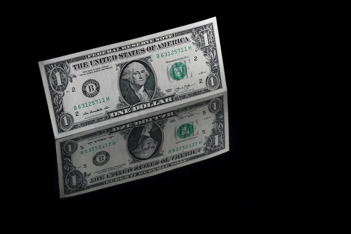 午後3時のドルは161円半ばで膠着、買い圧力と介入警戒が併存 