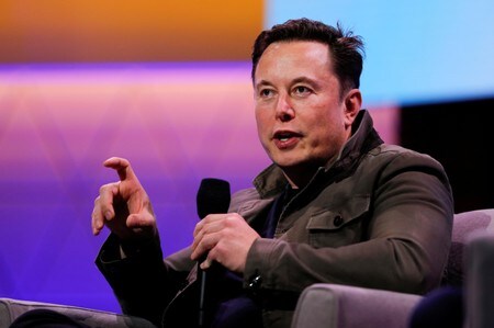 　米電気自動車（ＥＶ）メーカー、テスラは２１日、ピックアップトラック型ＥＶを公表した。写真は同社のイーロン・マスク最高経営責任者（ＣＥＯ）。カリフォルニア州で６月に撮影（２０１９年　ロイター/Mike Blake）
