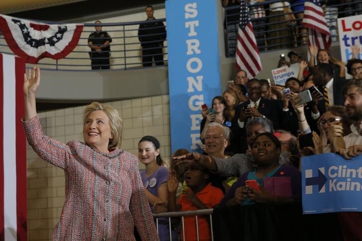 ９月１５日、肺炎で一時休養していた米大統領選の民主党候補ヒラリー・クリントン氏がノースカロライナ州で選挙戦の遊説を再開した（２０１６年　ロイター/BRIAN SNYDER）